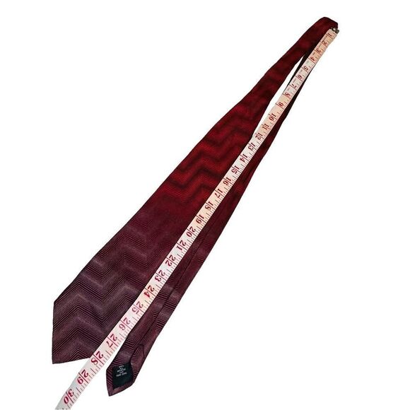 Red and Grey Kenneth Cole Zigzag stripe Silk Tie - Picture 3 of 6